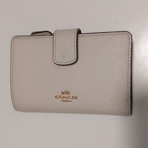 Coach White Corner Zip Medium Wallet